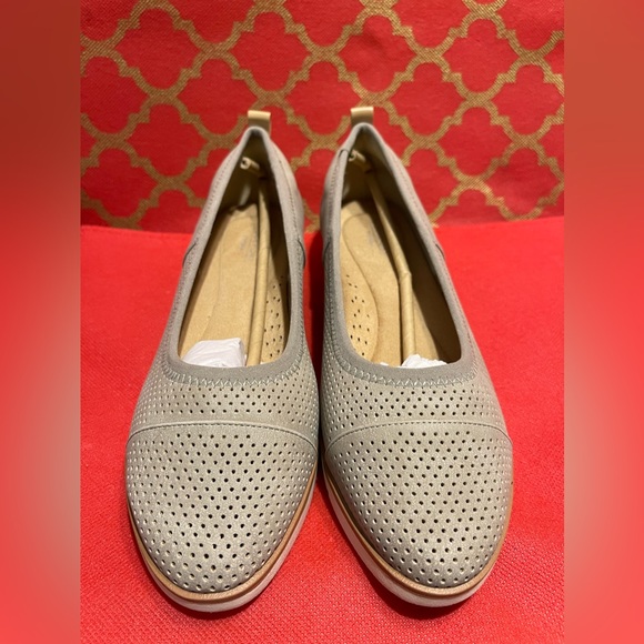 WOMEN'S STACIE PERFORATED BALLET FLAT size 8 - Picture 3 of 5